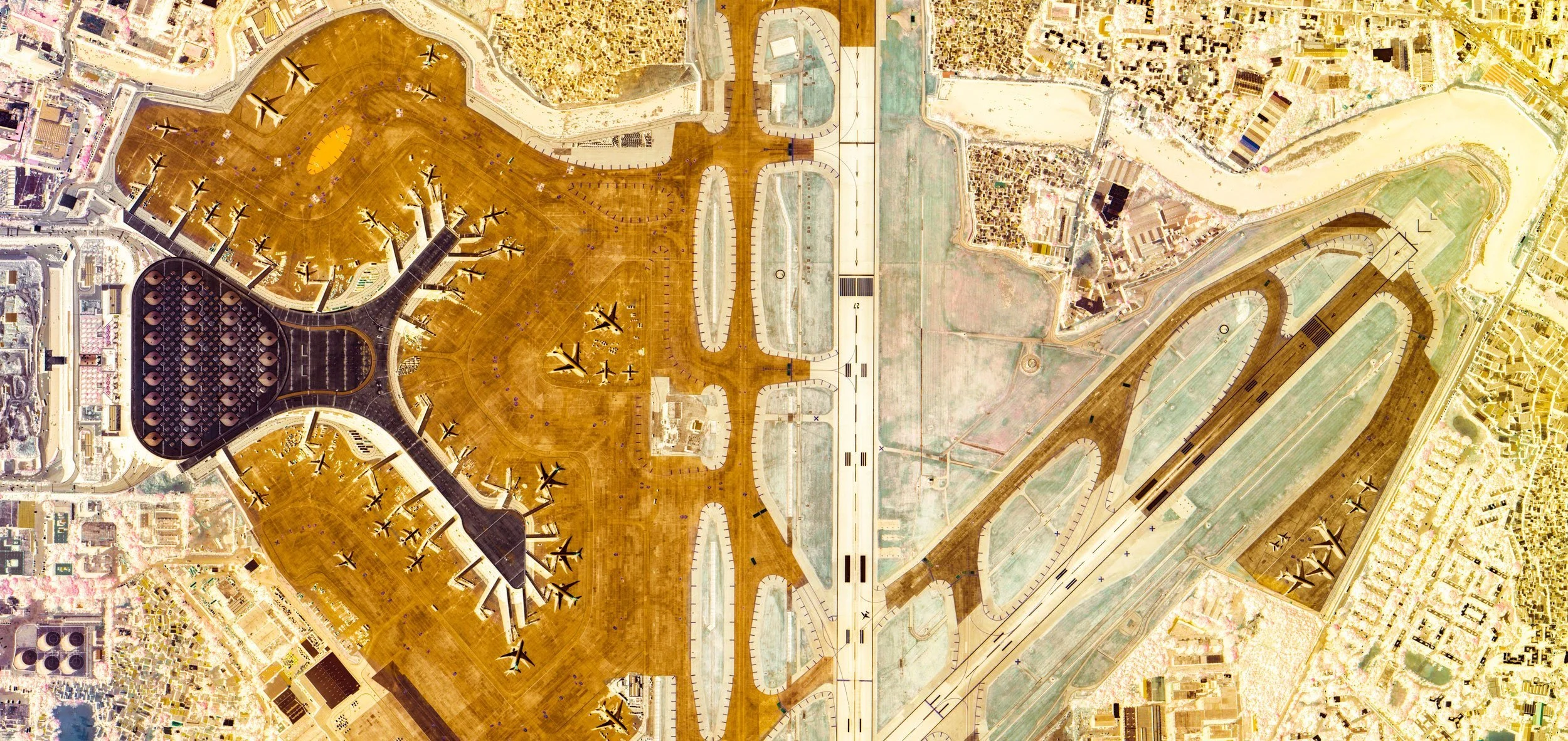 アート・デザイン・音楽 Aerial Observations on Airports Amazon | Tom Hegen: Aerial Observations on Airports | Hegen